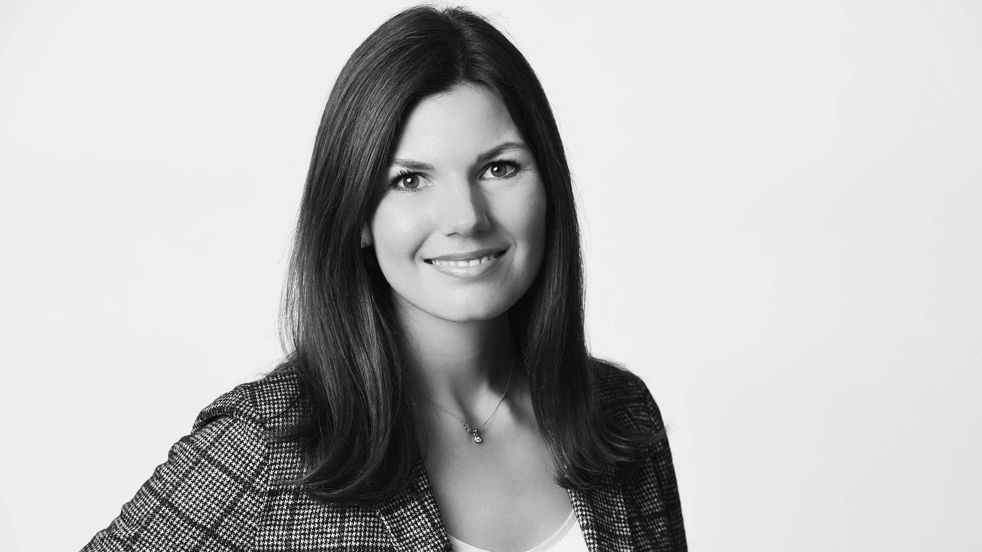 Businessportrait, Unternehmerin, Portrait, Fotostudio, blackandwhite, bnw, Schwarz-Weiß-Fotografie, Werbefotografie, Fotodesign, Ulm, Eifertfotodesign, Fotograf, Neu-Ulm